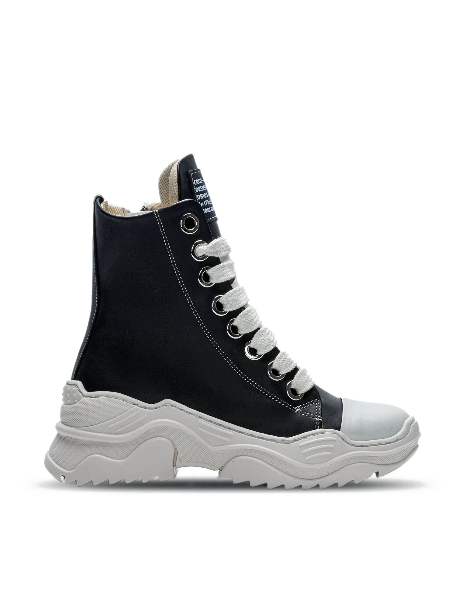 REBEL HIGH – Pelle